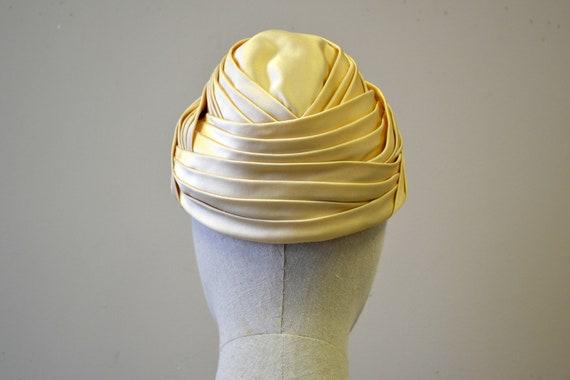 1950s Edna Mye Cream Satin Turban Style Hat - image 3