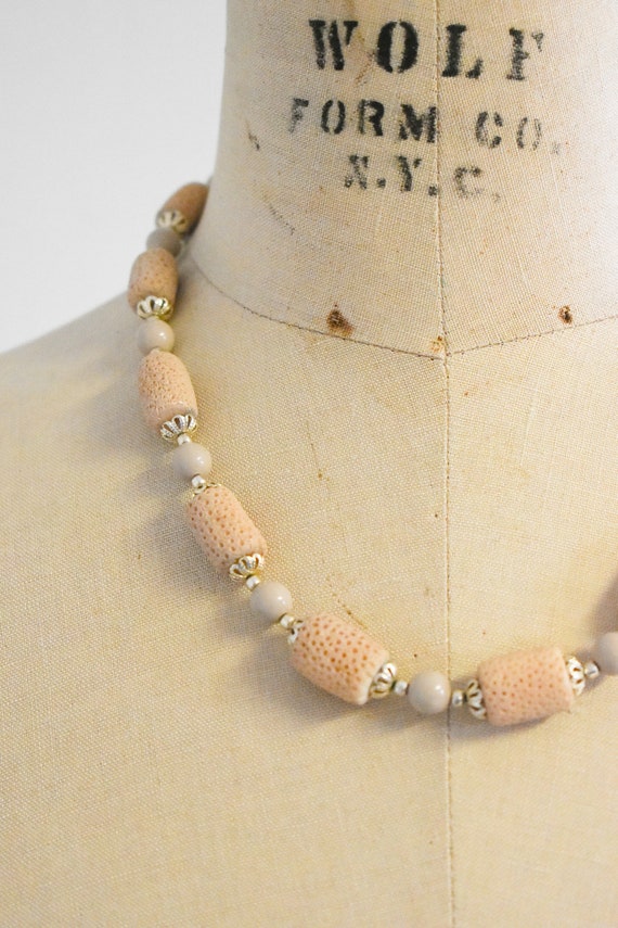 1970s Beige Textured Bead Necklace - image 3