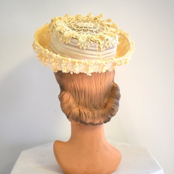 1950s Cream Appliqued Lace Breton Hat - image 1