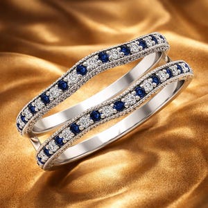 Protetor de anel de noivado com moissanita de 1 quilate lapidada redonda, protetor de anel feminino com safira azul, anel de inserção em ouro branco 14k para presente de Natal.