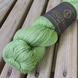 Przędza Fingering/4 Ply Weight - West Yorkshire Spinners Exquisite - Eden (#401) - 100g/ 437 jardów - Falkland Wool i Mulberry Silk
