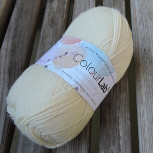 Waga DK - West Yorkshire Spinners Colour Lab DK - 100% brytyjskiej wełny - Naturalny krem (010) - 100g - 245 jardów - Ecru - Biały - Boże Narodzenie