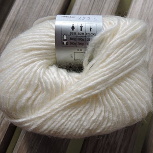 WORSTED Weight Yarn - Ivory - Wool Rayon Blend - 50g / 100 meters - Schoeller & Stahl Ronda - Off White - Cream - Ivory - Christmas