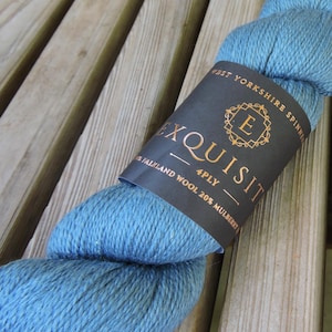 Przędza Fingering/4 Ply Weight - West Yorkshire Spinners Exquisite - Kensington (#400) - 100g/ 437 jardów - Falkland Wool i Mulberry Silk