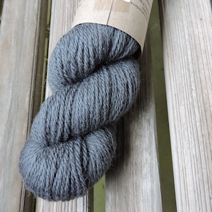 Przędza o wadze ARAN - The Croft Shetland Colours - West Yorkshire Spinners - 100% brytyjskiej wełny - Laxfirth (639) - 100g/182 jardów - Szary