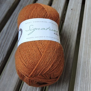 Przędza o grubości skarpetki - West Yorkshire Spinners Signature 4 Ply - Nutmeg (630) - 100 g/ 436 jardów - wełna dziewicza/nylon