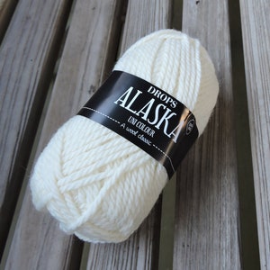 ARAN Weight Yarn - Pure Classic Wool in the European Style -  Off White (#02) - DROPS Alaska by Garnstudio - 50g - 77 yards - Christmas
