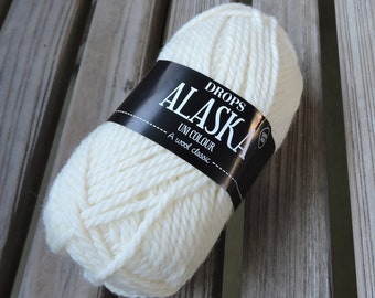 ARAN Weight Yarn - Pure Classic Wool in the European Style -  Off White (#02) - DROPS Alaska by Garnstudio - 50g - 77 yards - Christmas