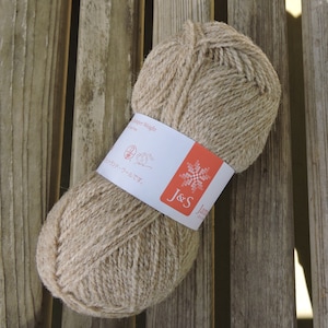 FINGERING Gewicht - Jamieson & Smith Supreme Jumper Gewicht - reine Shetland Wolle - Mooskit (2002) - 50g/188 yds - natürliche Ungefärbtt Tan Beige