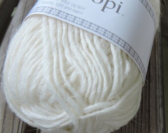 ARAN Weight Yarn - Pure Classic Icelandic Wool -  White (#0051) - Lopi Lettlopi - 50g - 109 yards