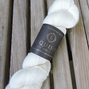 Przędza Fingering/4 Ply Weight - West Yorkshire Spinners Exquisite - Chantilly (#10) - 100g/ 437 jardów - Falkland Wool i Mulberry Silk