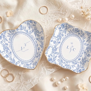 Personalized Ceramic Ring Dish, Monogram Jewelry Dish with Floral, Botanical Engagement & Wedding Keepsake, Bridal Shower Gift