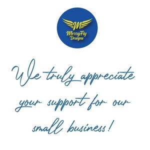 Pu&ograve; includere: Grafica con il testo "Apprezziamo molto il tuo supporto per la nostra piccola impresa!" in carattere turchese. Un cerchio blu in alto mostra il logo MerryFly Designs in giallo.