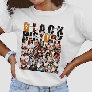 Pu&ograve; includere: T-shirt bianca con un collage di importanti figure nere e le parole "Black History" in un font multicolore. La maglietta include anche le parole "love, joy, excellence, pride".
