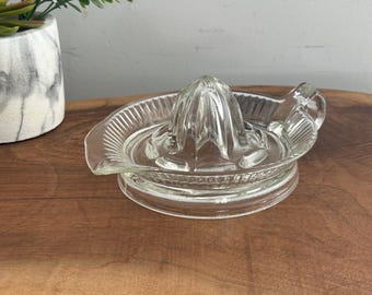 Vtg Clear Glass Citrus Juicer Reamer Ribbed Handle Manual Lemon Orange Squeezer