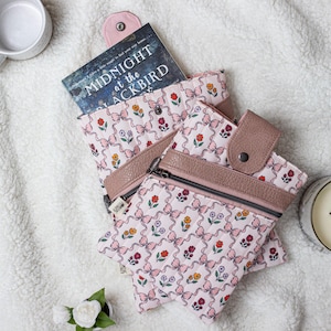 Quilted Book Sleeve, Book Lover Gift, Paperback Book Pouch, Bible Sleeve, Bookish Gift, Bow Coquette Book Sleeve