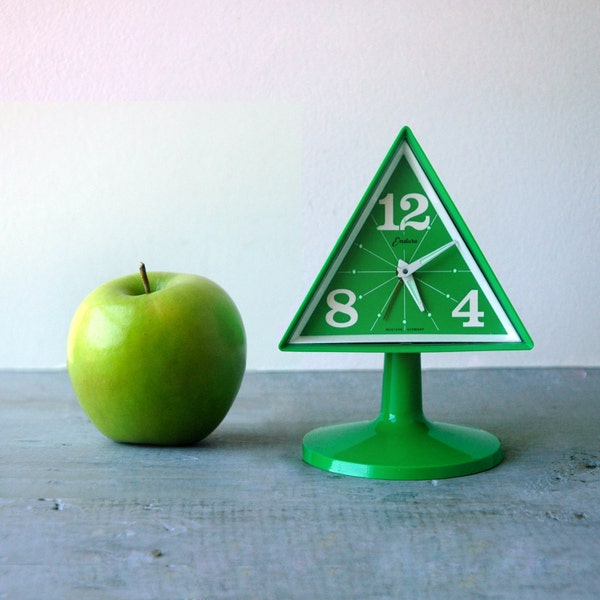 Endura Triangle Clock