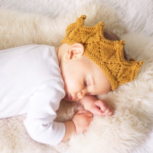 Baby Stirnband mit Krone in Antik Gold gestrickt