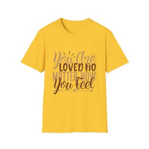 Inspirierendes &#39;You Are Loved&#39; Unisex Softstyle T-Shirt, Motivations-T-Shirt für Selbstliebe, Geschenk für Freunde, Geburtstag, Ermutigung