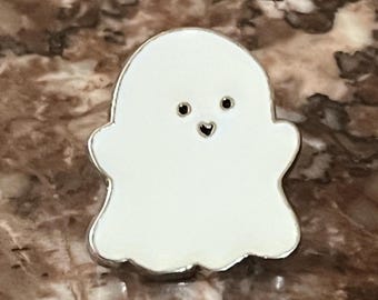 Cartoon Cutie Ghost Halloween Holiday Needle Minder | Enamel pin