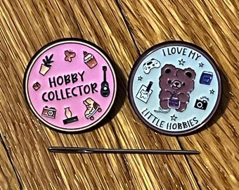 Little Hobby Collector Bear Circle Enamel Needle Minder