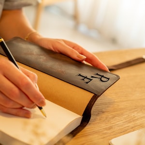 Personalized A5 Leather Journal Cover: Refillable Traveler&#39;s Notebook