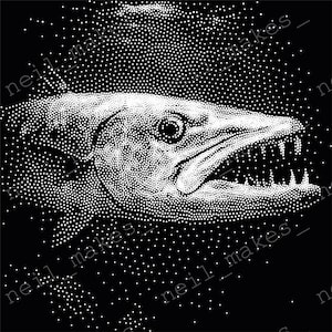 Könnte beinhalten: Detaillierte Schwarz-Weiß-Illustration eines Fisches mit scharfen Zähnen und offenem Maul. Das Bild wurde mit einer Punktiertechnik erstellt, bei der zahlreiche weiße Punkte die Merkmale des Fisches vor einem schwarzen Hintergrund bilden. Der Fisch scheint zu schwimmen.