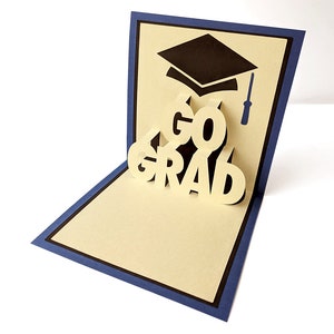 Passez votre diplôme avec la casquette de remise des diplômes Kirigami mot carte pop-up fichier SVG