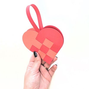 Fichier SVG Panier de cœur tissé scandinave