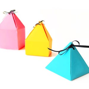 Pyramid Box with Ribbon Closure SVG File