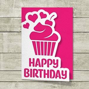 Carte d’anniversaire Papercut en couches avec modèle de découpe SVG Cupcake