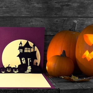 Tarjeta emergente de la casa encantada de Halloween Diseño SVG