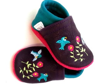 TinyToes Krabbelpuschen/Krabbelschuhe mit Namen und Motiv Vögel und Blumen