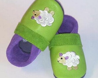 TinyToes Krabbelpuschen/Krabbelschuhe mit Namen und Motiv Schaf