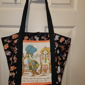 Bolso de mercado Holly Hobbie HEAVY DUTY, pieza única, confeccionada con tela vintage de Hollie Hobby y otros materiales vintage. Color negro.