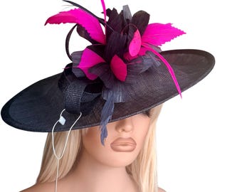 Sombrero azul marino y fucsia para bodas
