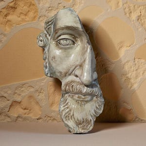 Ancient Roman Emperor Wall Mask – Surreal Elongated Face Sculpture – Artistic Stone-Look Wall Art – Unique Bohemian Home Decor – 30cm