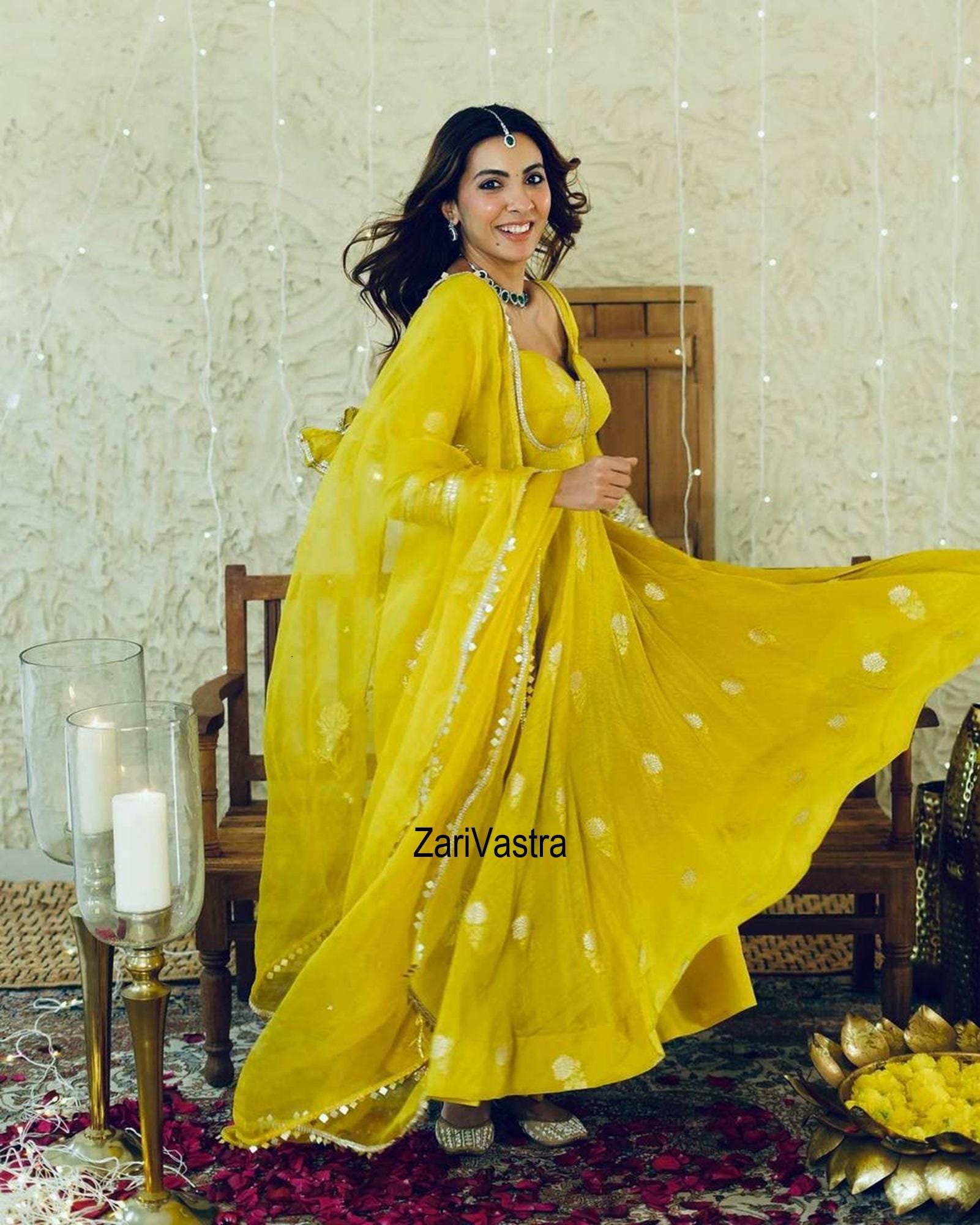 Abito Anarkali Di Seta In Mussola Con Ricamo Pesante E Dupatta – Completo 3 Pezzi Donna