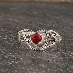 Celtic Knot Ring with Red Garnet \ Handmade 925 Sterling Silver Filigree Birthstone Ring \ Vintage Style Promise Ring \ Boho Jewelry Gift