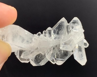 Terminated Faden Quartz Crystal 58.9 CT , Natural Faden Quartz Crystal , Quartz Specimen , Natural Clear Quartz , Unique Decorative Stone