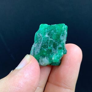 56.6 CT Natural Emerald Crystal Specimen , Vivid Green Emerald Specimen From Swat , Emerald Sample , Unique Decorative Stone