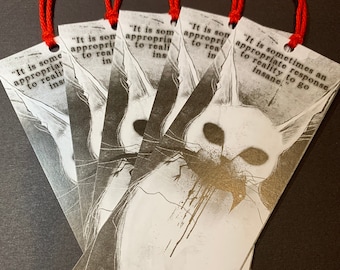 Marcador de Página Assustador com Gato Branco e Pássaro Preto - Marcador com Citação Sinistra, Arte de Terror