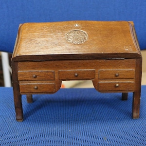 Bureau miniature vintage en bois avec tiroirs