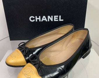 Vintage Chanel Damen Größe 36,5 Gold Cap Toe Ballerina Logo Wohnung Blk Lackleder Ballerinas