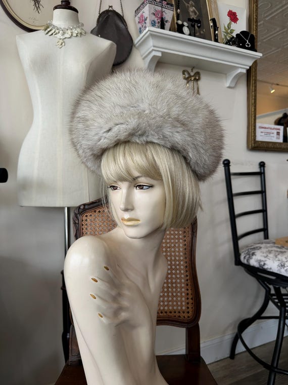 Vintage Arctic Fox Fur Hat – Bamberger's 1960s Round Winter Headwear