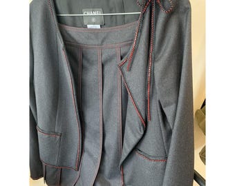 Completo gonna CHANEL con decorazioni di strass e pieghe a coltello, taglia 42