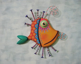 Arte mural de peces, HECHO A PEDIDO, 'Guppy Albaricoque', Escultura de objeto encontrado hecha a mano, Talla de madera