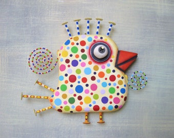 Arte mural de pájaros, HECHO A PEDIDO, 'Gorrión festivo', Talla de madera, Escultura de objeto encontrado