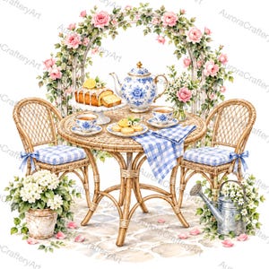 Peut inclure: Une table ronde en osier avec deux chaises assorties, dotées de coussins à carreaux bleus et blancs. Sur la table se trouvent une théière en porcelaine bleue et blanche, des tasses, des biscuits et un cake. Une arche fleurie se dresse derrière.