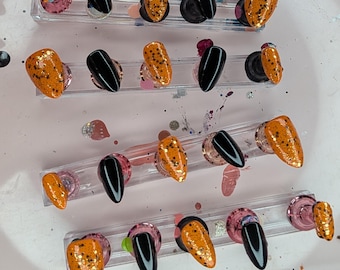 Het is een Halloweenfeest met glitter.